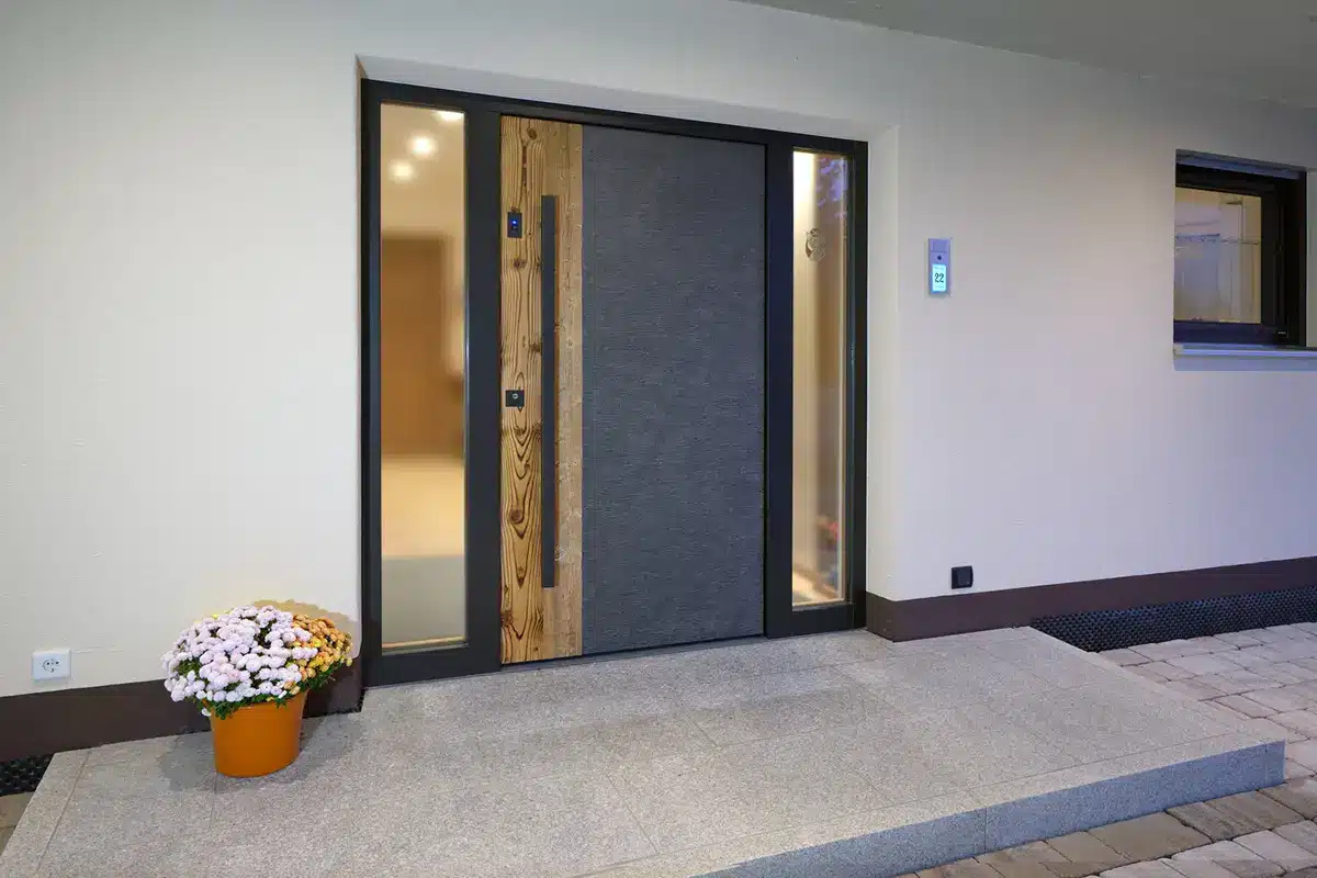 Sandwichtür mit Digitalemtürspion