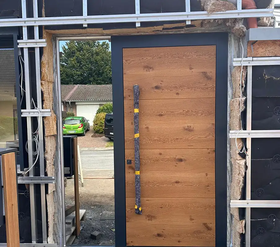 sandwichtuer-neubau Sandwichtür im Aufbau